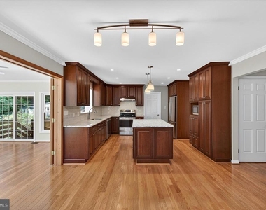 8405 Overlook Street - Photo Thumbnail 10