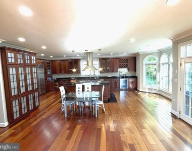 6529 Fairlawn Drive - Photo Thumbnail 4