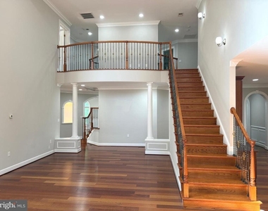6529 Fairlawn Drive - Photo Thumbnail 2
