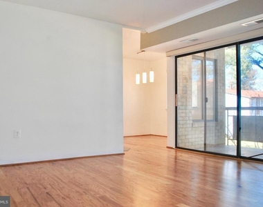 2850 Dover Lane - Photo Thumbnail 2