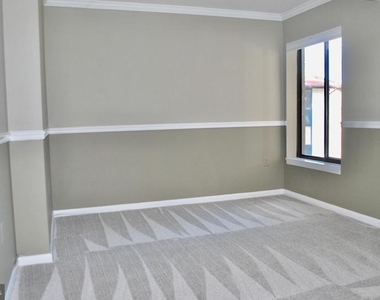 2850 Dover Lane - Photo Thumbnail 6