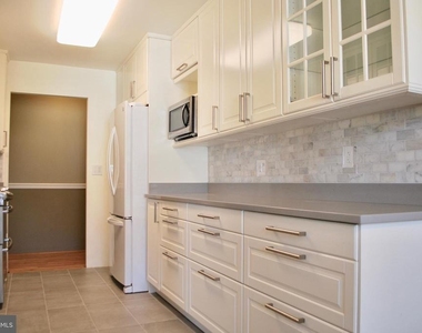 2850 Dover Lane - Photo Thumbnail 3
