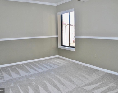 2850 Dover Lane - Photo Thumbnail 7
