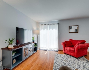 9013 Kerrydale Court - Photo Thumbnail 8