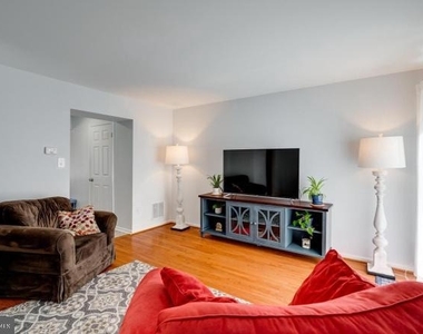 9013 Kerrydale Court - Photo Thumbnail 13