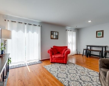 9013 Kerrydale Court - Photo Thumbnail 7