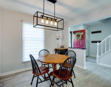 9013 Kerrydale Court - Photo Thumbnail 3