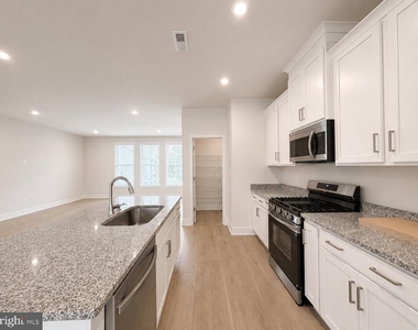 135 Heyford Dr - Photo Thumbnail 36