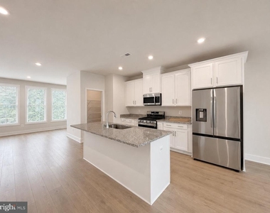 135 Heyford Dr - Photo Thumbnail 34
