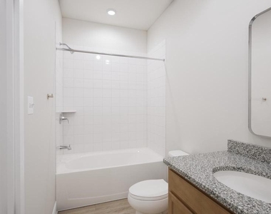 135 Heyford Dr - Photo Thumbnail 3