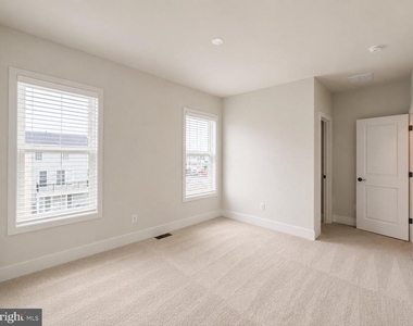 135 Heyford Dr - Photo Thumbnail 54