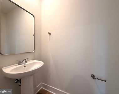 135 Heyford Dr - Photo Thumbnail 10