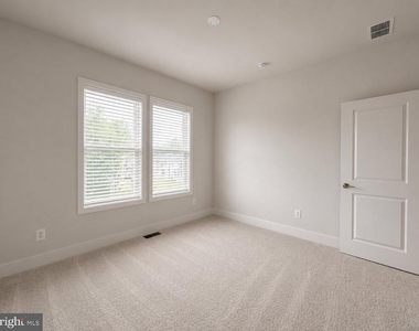 135 Heyford Dr - Photo Thumbnail 49