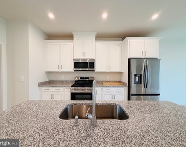 135 Heyford Dr - Photo Thumbnail 7