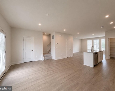 135 Heyford Dr - Photo Thumbnail 32