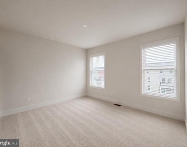 135 Heyford Dr - Photo Thumbnail 53