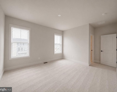 135 Heyford Dr - Photo Thumbnail 52