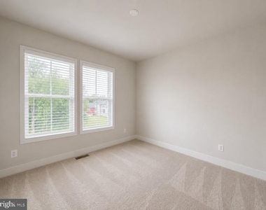 135 Heyford Dr - Photo Thumbnail 45
