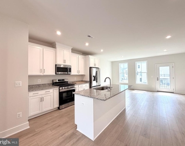 135 Heyford Dr - Photo Thumbnail 6