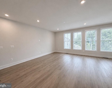 135 Heyford Dr - Photo Thumbnail 24