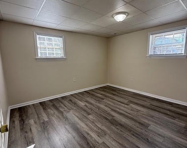 1212 Payne Street - Photo Thumbnail 11