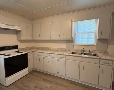 1212 Payne Street - Photo Thumbnail 6