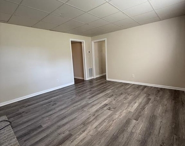1212 Payne Street - Photo Thumbnail 2