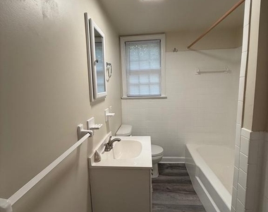 1212 Payne Street - Photo Thumbnail 12