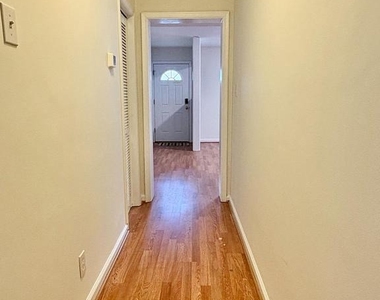 1316 Rowe Street - Photo Thumbnail 3