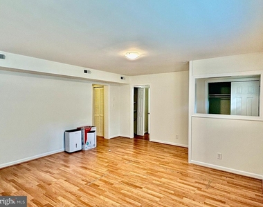 1316 Rowe Street - Photo Thumbnail 4