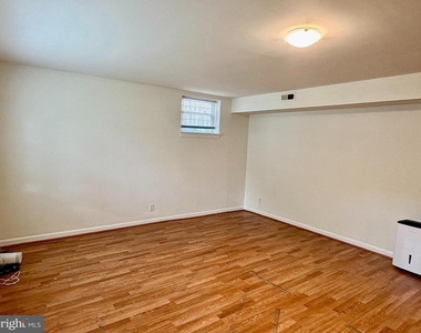 1316 Rowe Street - Photo Thumbnail 9