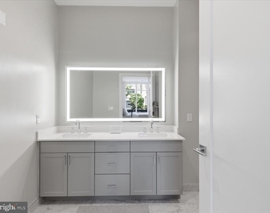 925 Fairfax Street N - Photo Thumbnail 5