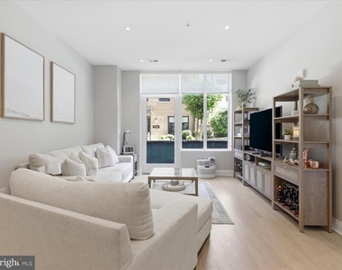 925 Fairfax Street N - Photo Thumbnail 1