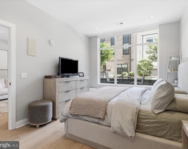 925 Fairfax Street N - Photo Thumbnail 4