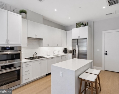 925 Fairfax Street N - Photo Thumbnail 2