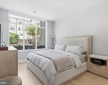 925 Fairfax Street N - Photo Thumbnail 3