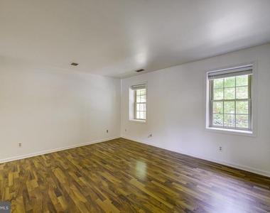 1403 E Abingdon Drive - Photo Thumbnail 5