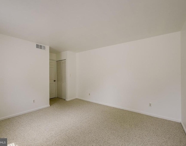 1403 E Abingdon Drive - Photo Thumbnail 15