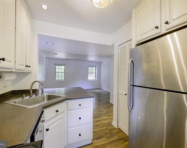 1403 E Abingdon Drive - Photo Thumbnail 12