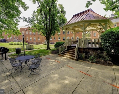 1403 E Abingdon Drive - Photo Thumbnail 27