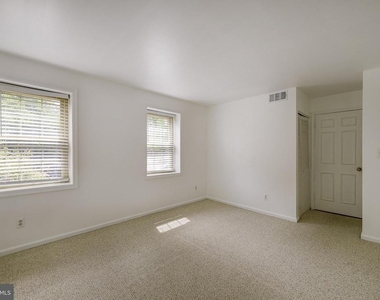 1403 E Abingdon Drive - Photo Thumbnail 14