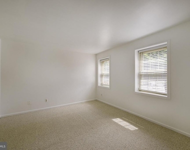 1403 E Abingdon Drive - Photo Thumbnail 16