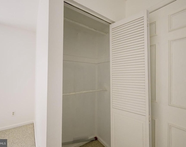 1403 E Abingdon Drive - Photo Thumbnail 18