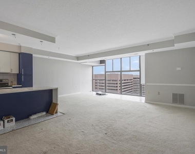 1211 S Eads Street - Photo Thumbnail 10