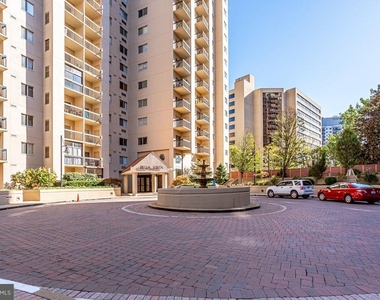 1211 S Eads Street - Photo Thumbnail 3