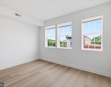 2503 N 12th Street - Photo Thumbnail 2