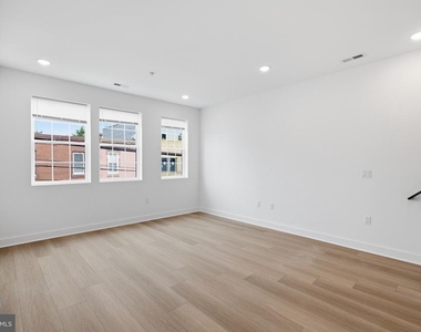 2503 N 12th Street - Photo Thumbnail 10
