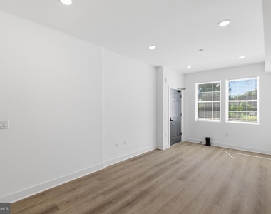 2532 N 11th Street - Photo Thumbnail 3
