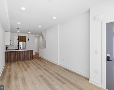2532 N 11th Street - Photo Thumbnail 2