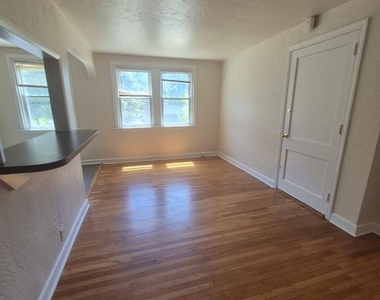 395 1/2 E Cliveden Street - Photo Thumbnail 5